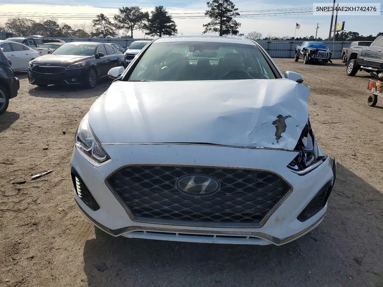 Auction sale of the 2019 Hyundai Sonata , vin: 5NPE34AF2KH742476, lot number: 72246685